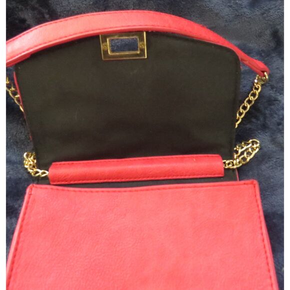 Forever 21  Faux Leather Crossbody Bag with Gold Chain  Red  EUC - Picture 10 of 11